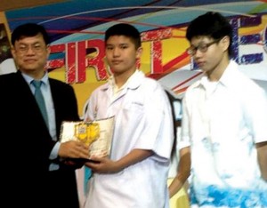 รับรางวัล แข่งขันหุ่นยนต์ 4